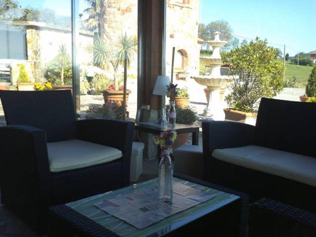 Zona de estar de Hotel "Posada de Cantabria EL SOLAR" -Cenas típicas y Gintonic- Bar -Terraza panorámica