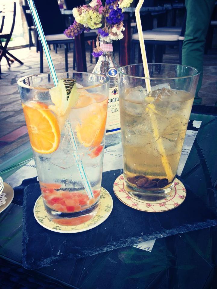 Bebidas en Hotel "Posada de Cantabria EL SOLAR" -Cenas típicas y Gintonic- Bar -Terraza panorámica