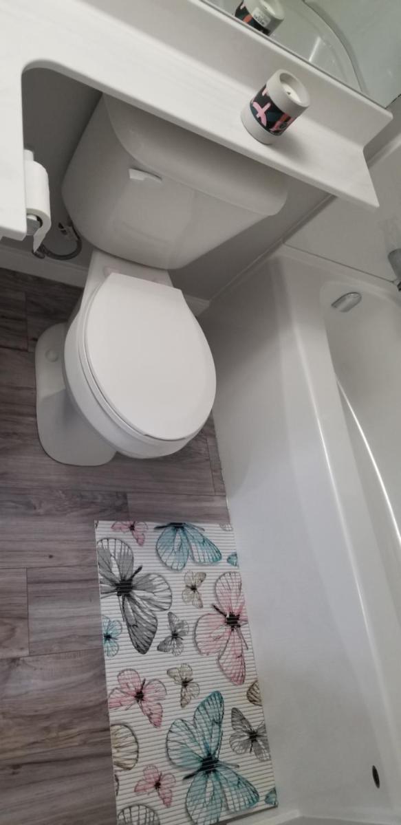 Luxurious 2 bedroom basement suite - Housity