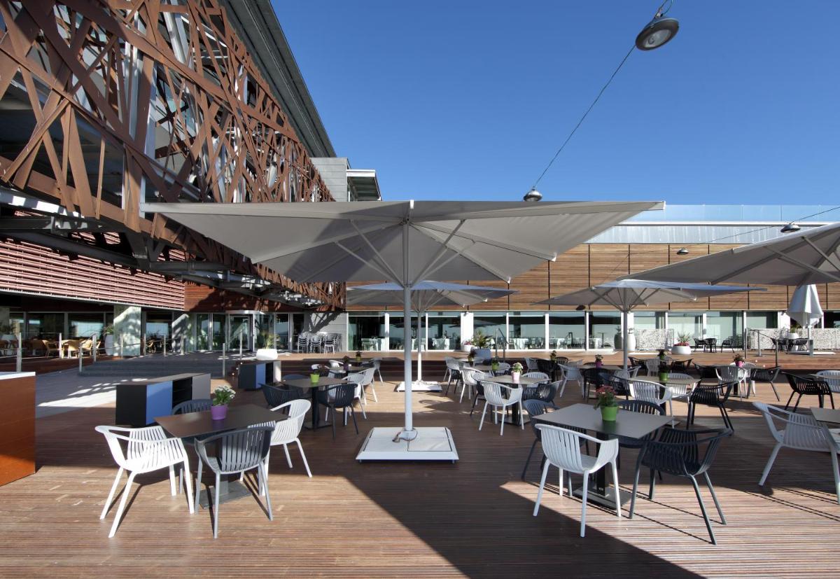 Un restaurante o sitio para comer en Parador de Cádiz