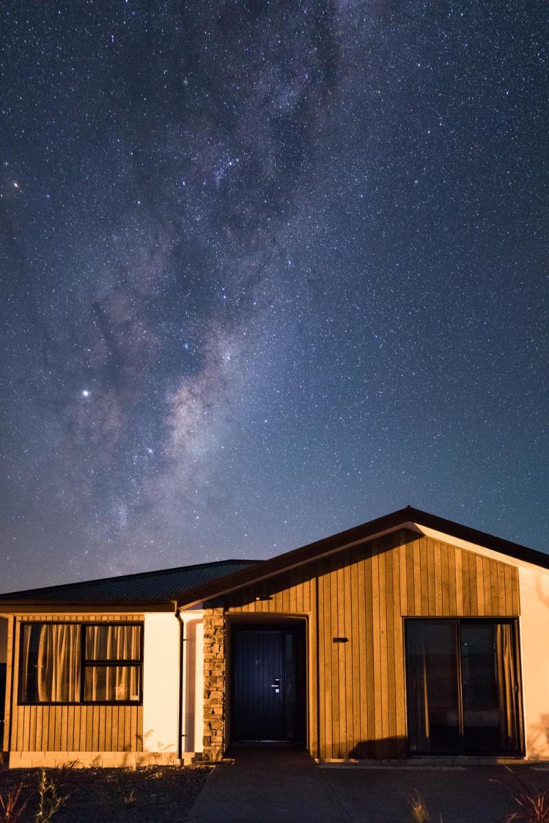 Neptune - Lake Tekapo - Housity