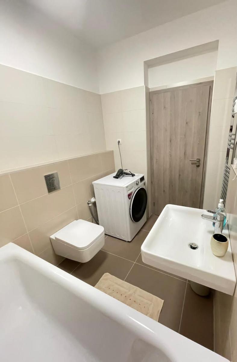 Suitetrails - New Luxury City centre apartment with panoramic view, free parking