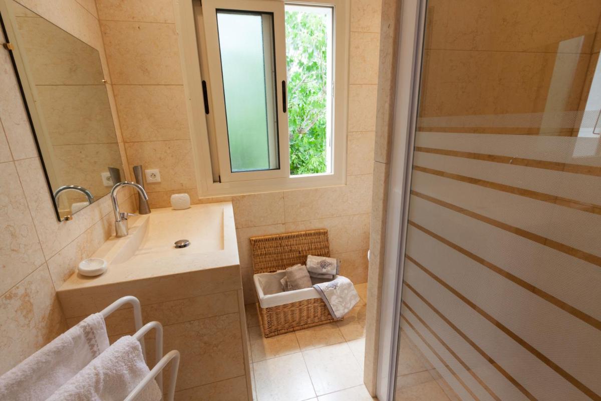 Salle de bains dans l'établissement Erbalunga - Résidence Les Bosquets - Cap corse Location