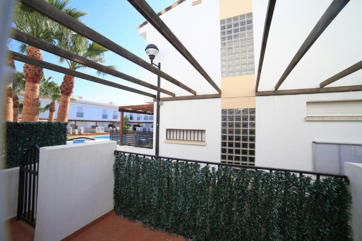 Adosado con jardin y piscina Palm Beach 45 - ALBERT VILLAS - Housity