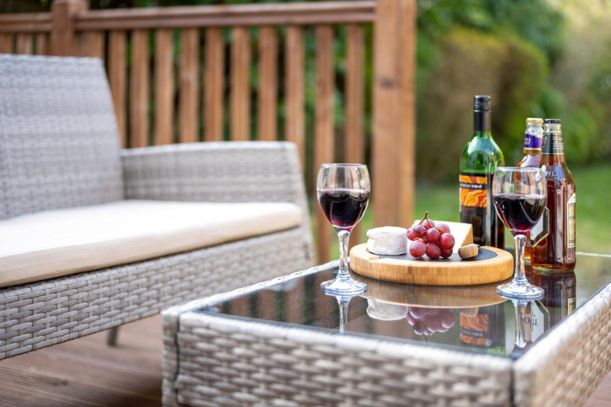 Summerfield House - Elegant house with garden near NEC, JLR, Solihull - Housity