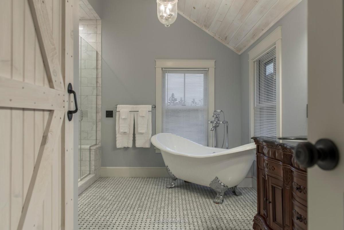Suitetrails - Restored 1881 Farm House