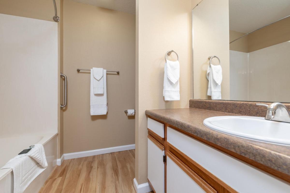 Surrey Vacation Resort by Capital Vacations - Housity