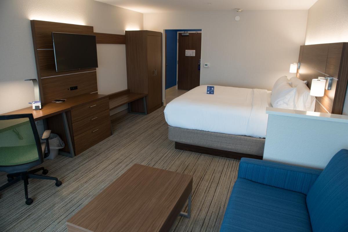 Holiday Inn Express & Suites - Merrillville, an IHG Hotel - Housity