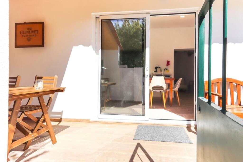 CAPARICA BEACH VILLA - Housity