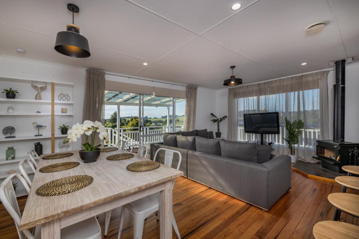 Enjoy the View - Kerikeri Holiday Home - Housity
