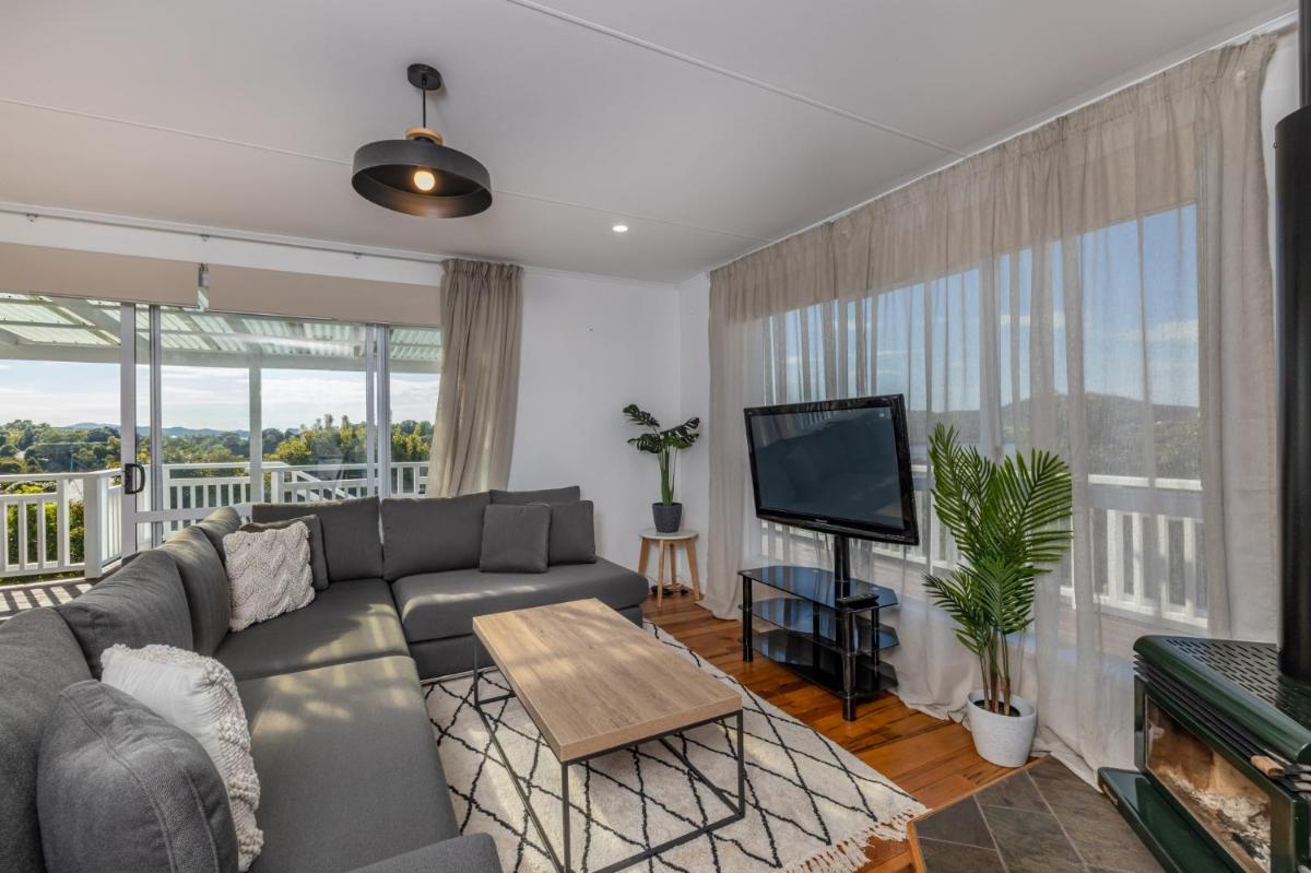 Enjoy the View - Kerikeri Holiday Home - Housity