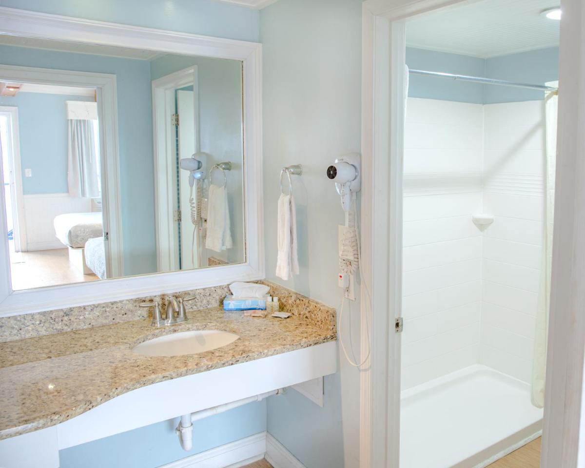 Sea and Breeze Hotel and Condo - Housity