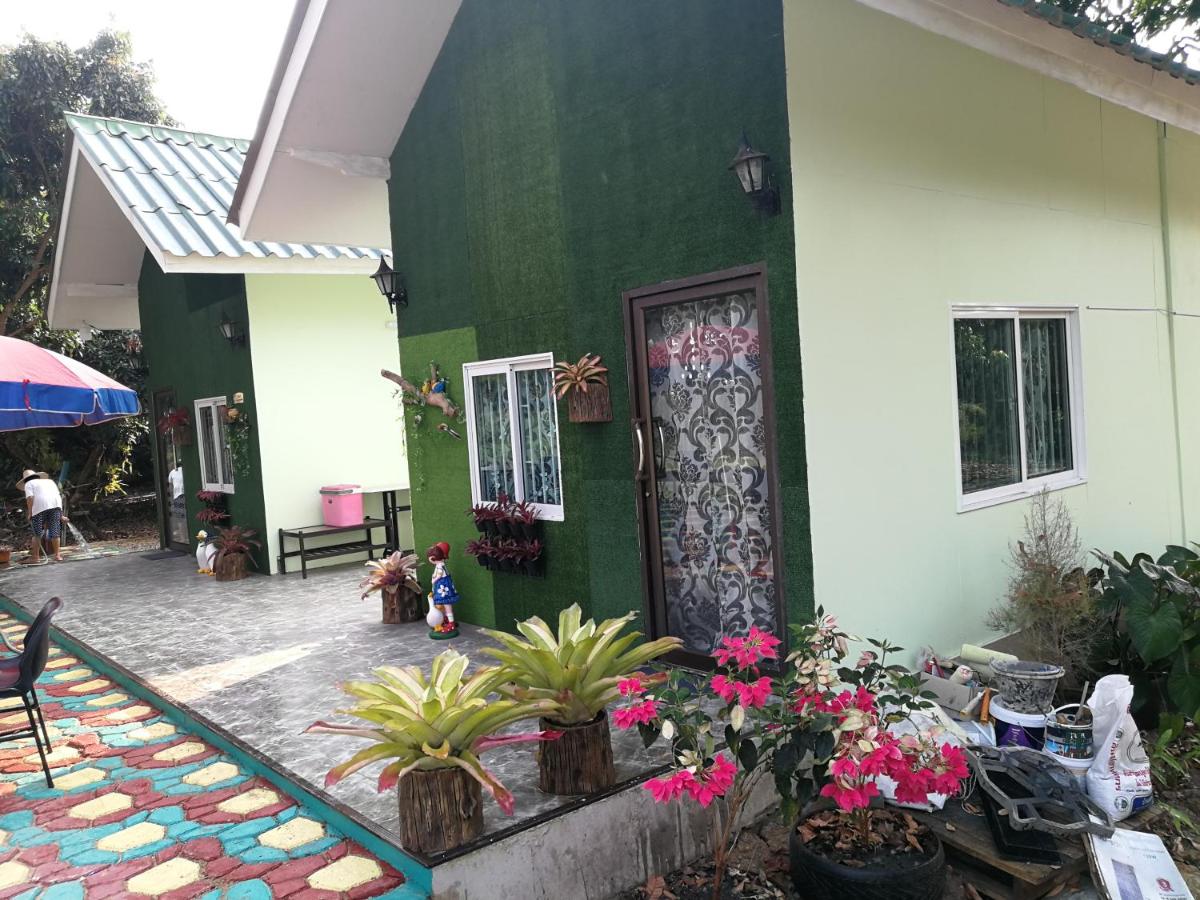 ริมน้ำ บ้านพรศรี โฮมสเตย์ - Housity