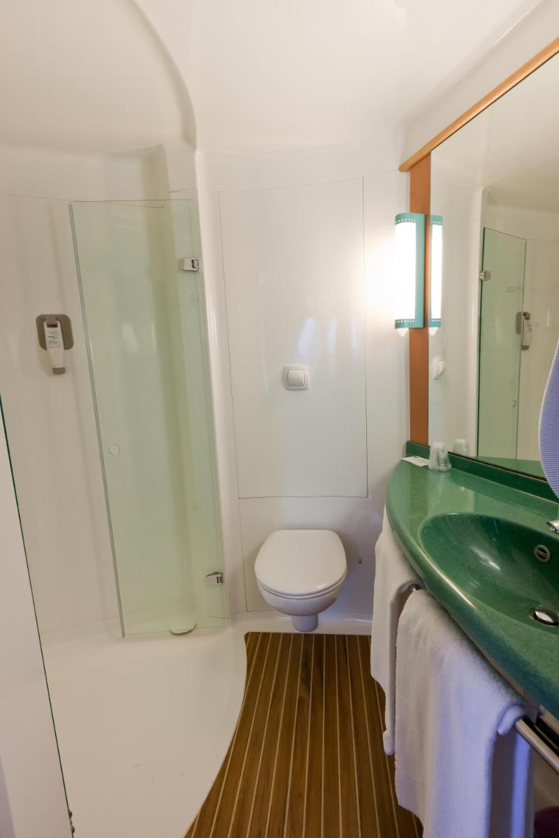 ibis Cherbourg La Glacerie - Housity
