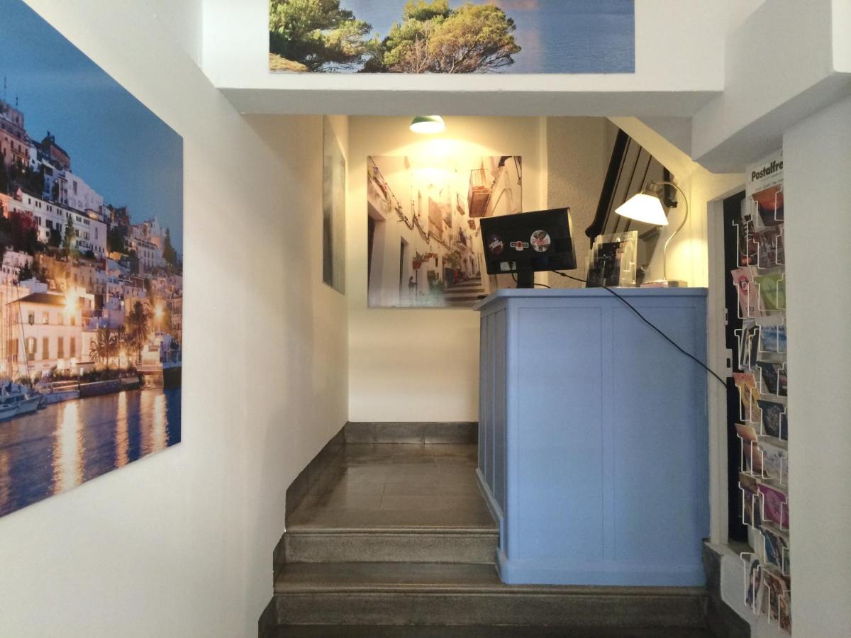 Hostal Ibiza - Housity