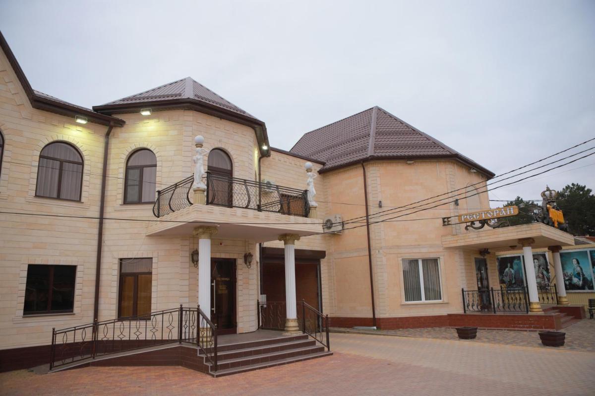 Gostinitsa tsarskaia - Housity