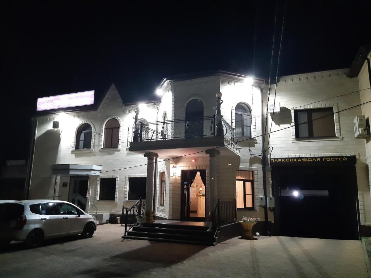 Gostinitsa tsarskaia - Housity