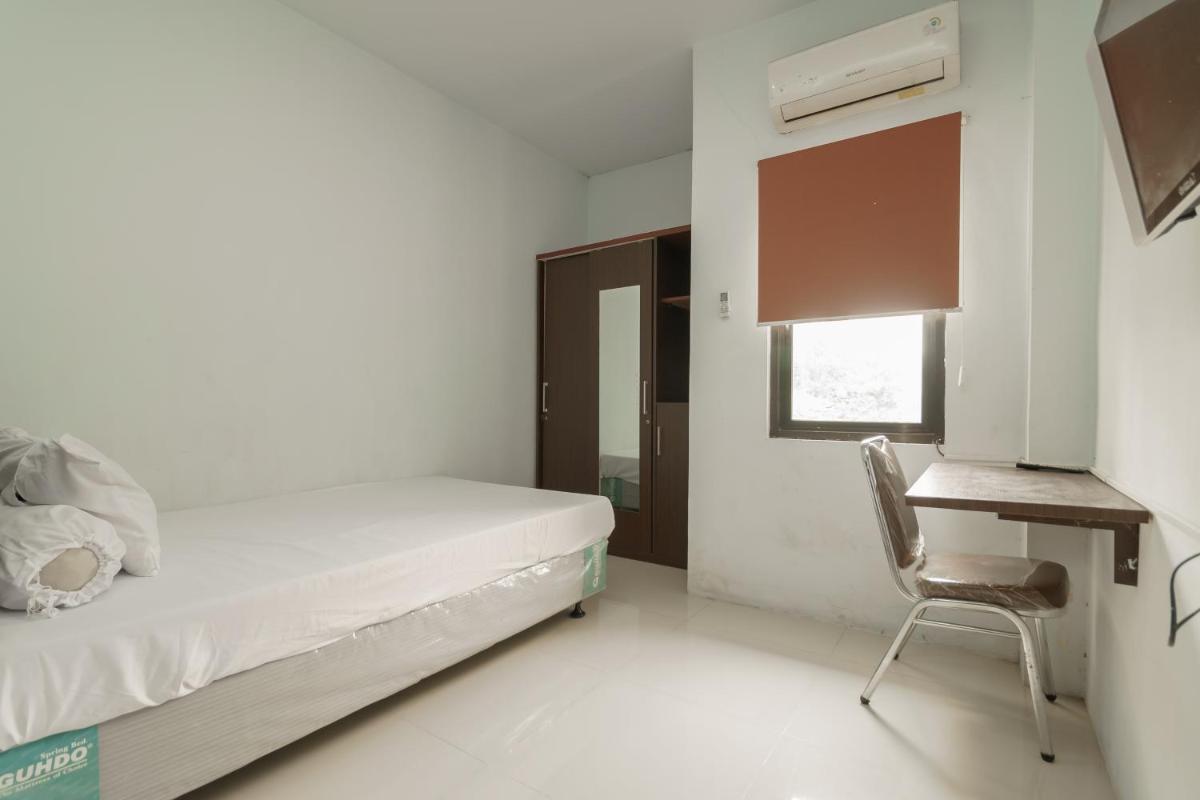 KoolKost Syariah near Kampus Utama Universitas Budi Luhur - Housity