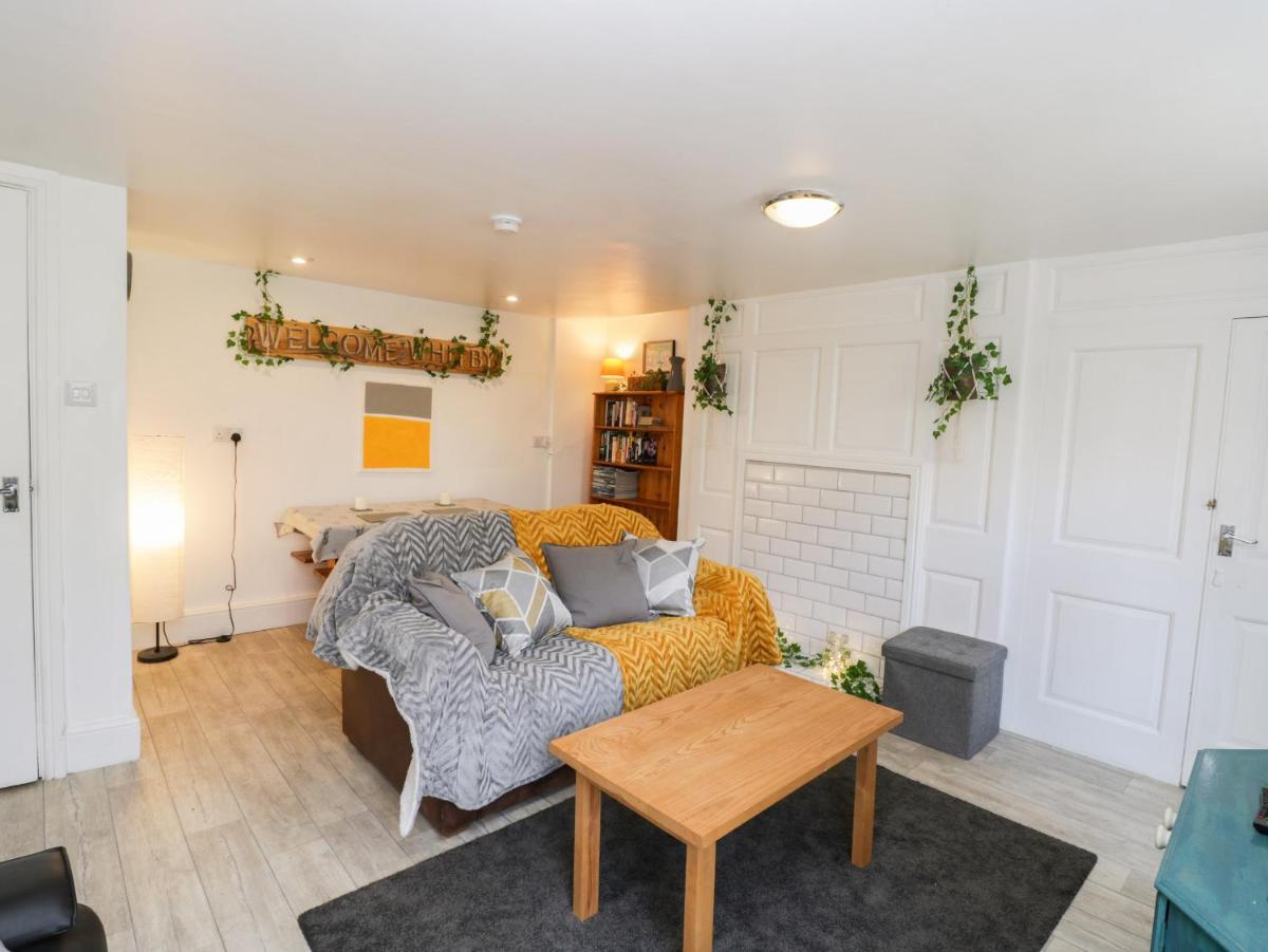The Surfers Bolt Hole - Housity