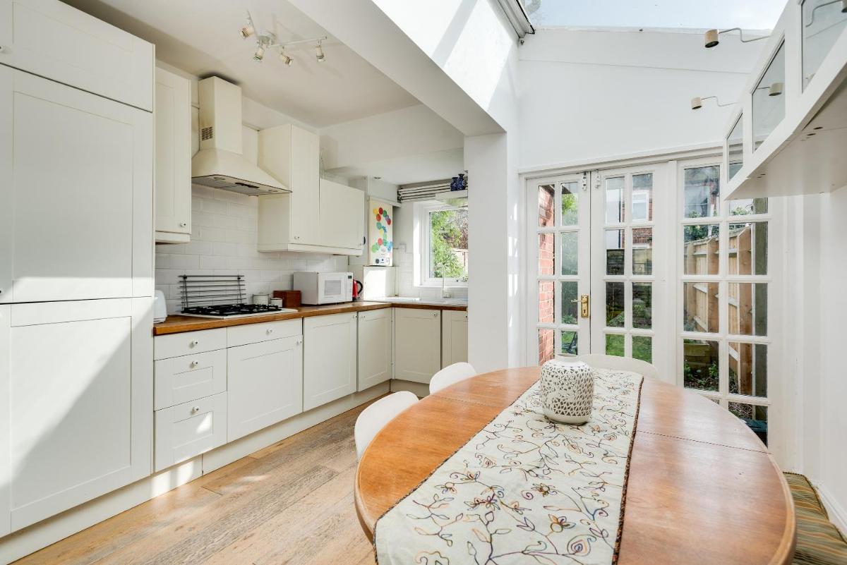Characterful & Cosy Jericho House (sleeps up to 8) - Housity