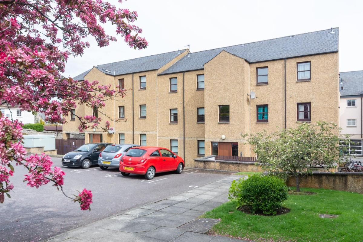 Central St Andrews 2 Bed Apartment - Free Parking - Housity