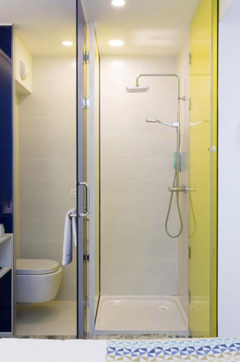 Salle de bains dans l'établissement Atypik Hotel