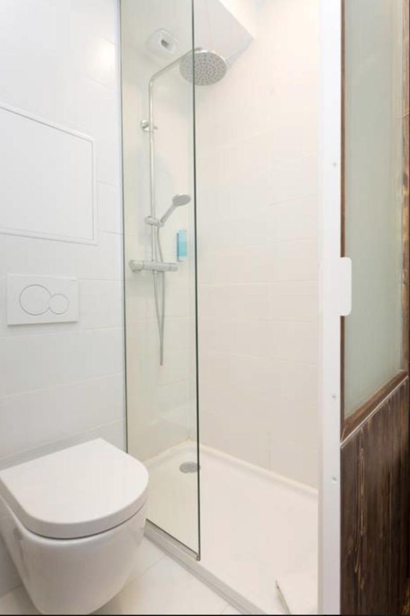 Salle de bains dans l'établissement Atypik Hotel
