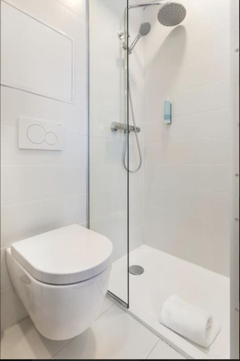Salle de bains dans l'établissement Atypik Hotel