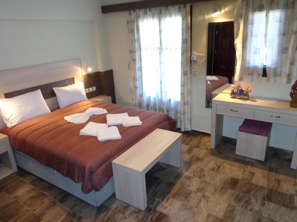 Niki Studios Sea - Front - Housity