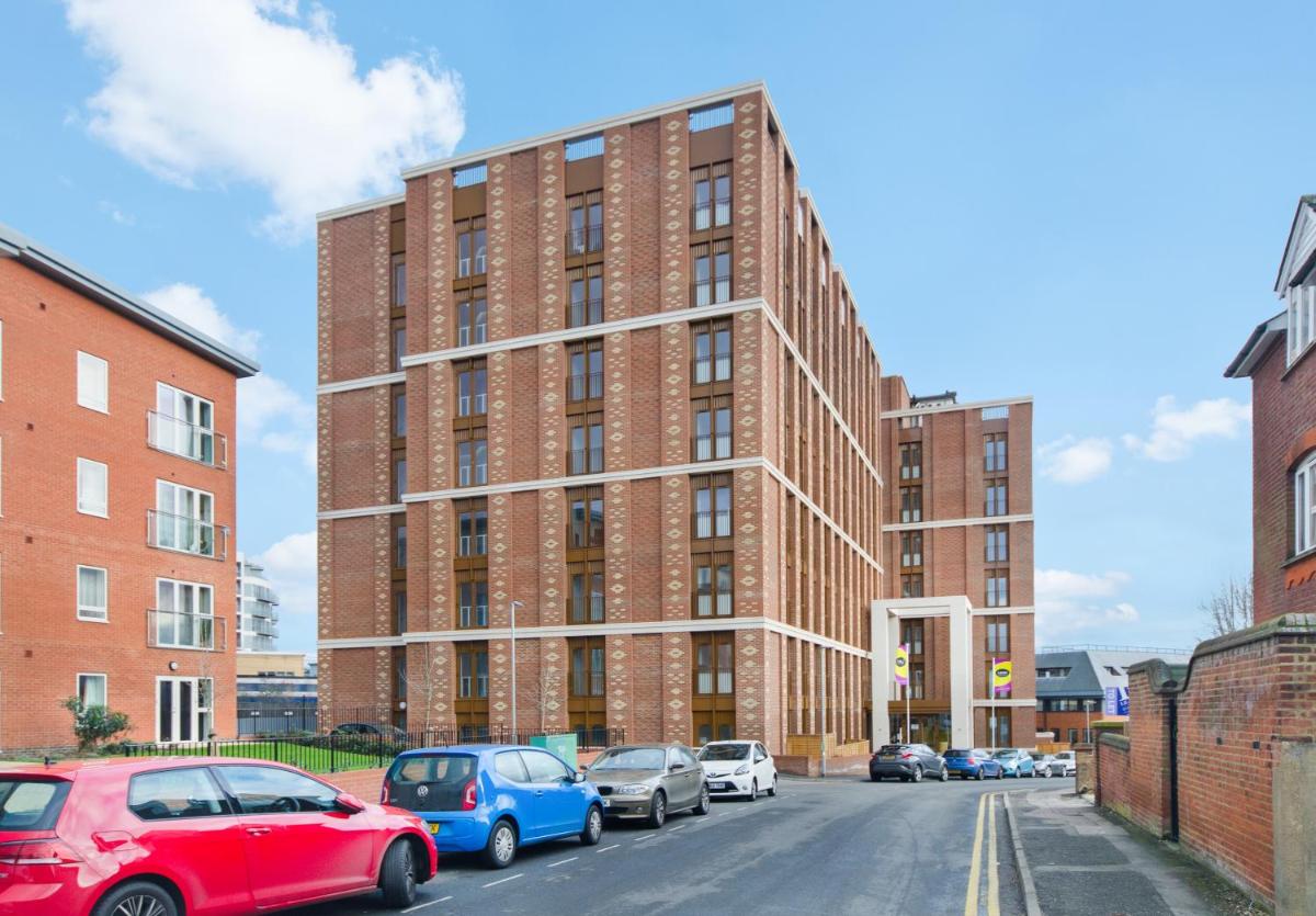 LillyRose Serviced Apartments - St Albans City Centre, Parking - Housity