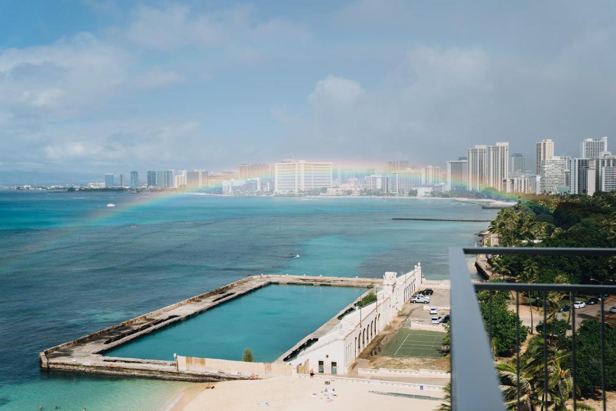Kaimana Beach Hotel - Housity