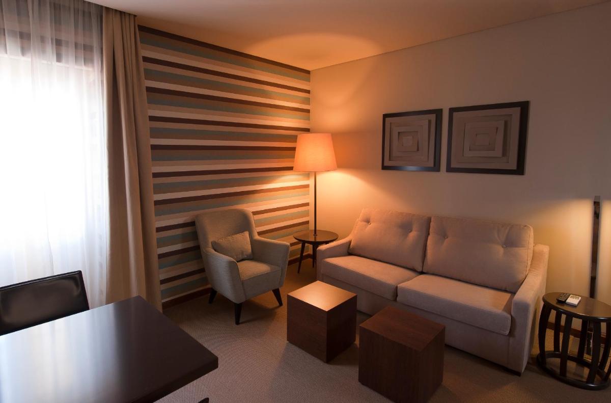 Uma área de estar em Grande Hotel De Luso
