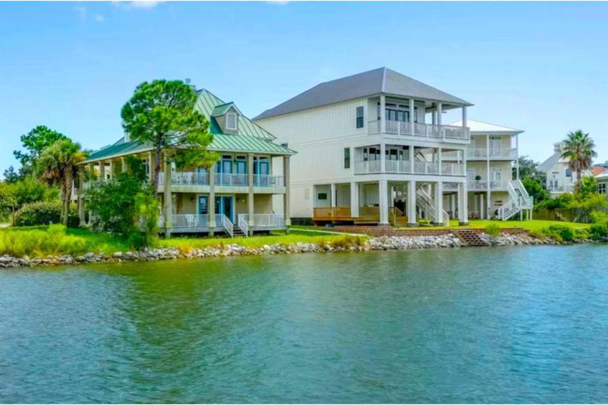 Palm Harbor 322 Mariner Circle by Bender Vacation Rentals - Housity