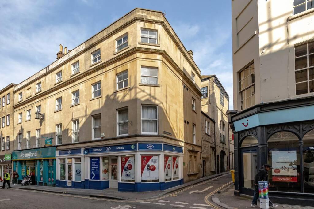 2 Bed City Centre Apartment 1 min from Bath Abbey - Housity