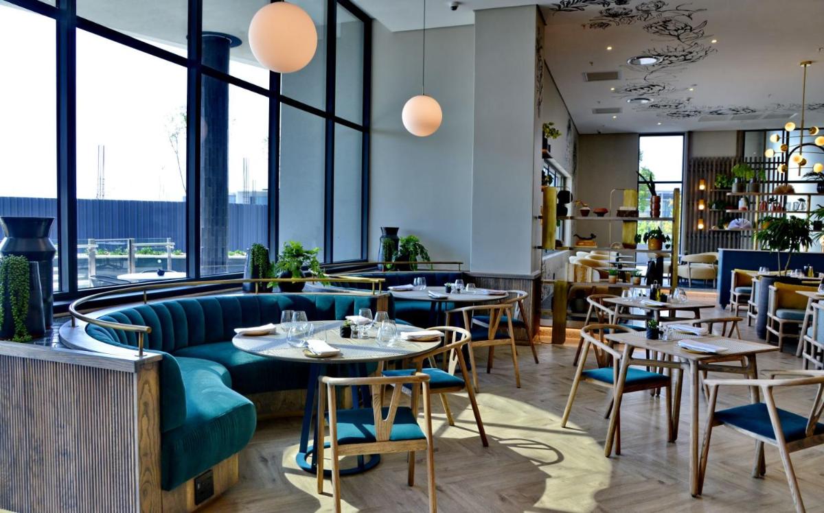 Courtyard Hotel Waterfall City - Housity