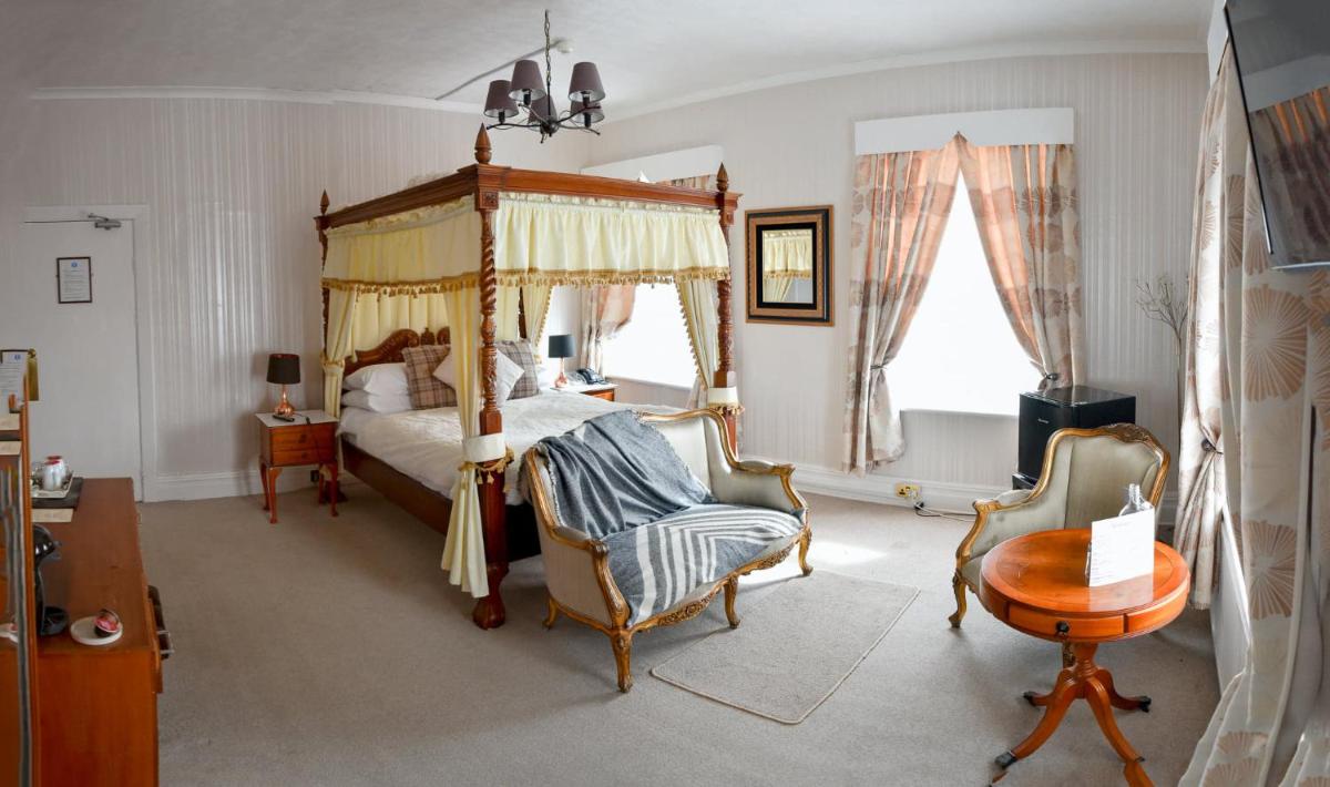 The Hotel Commodore - Housity