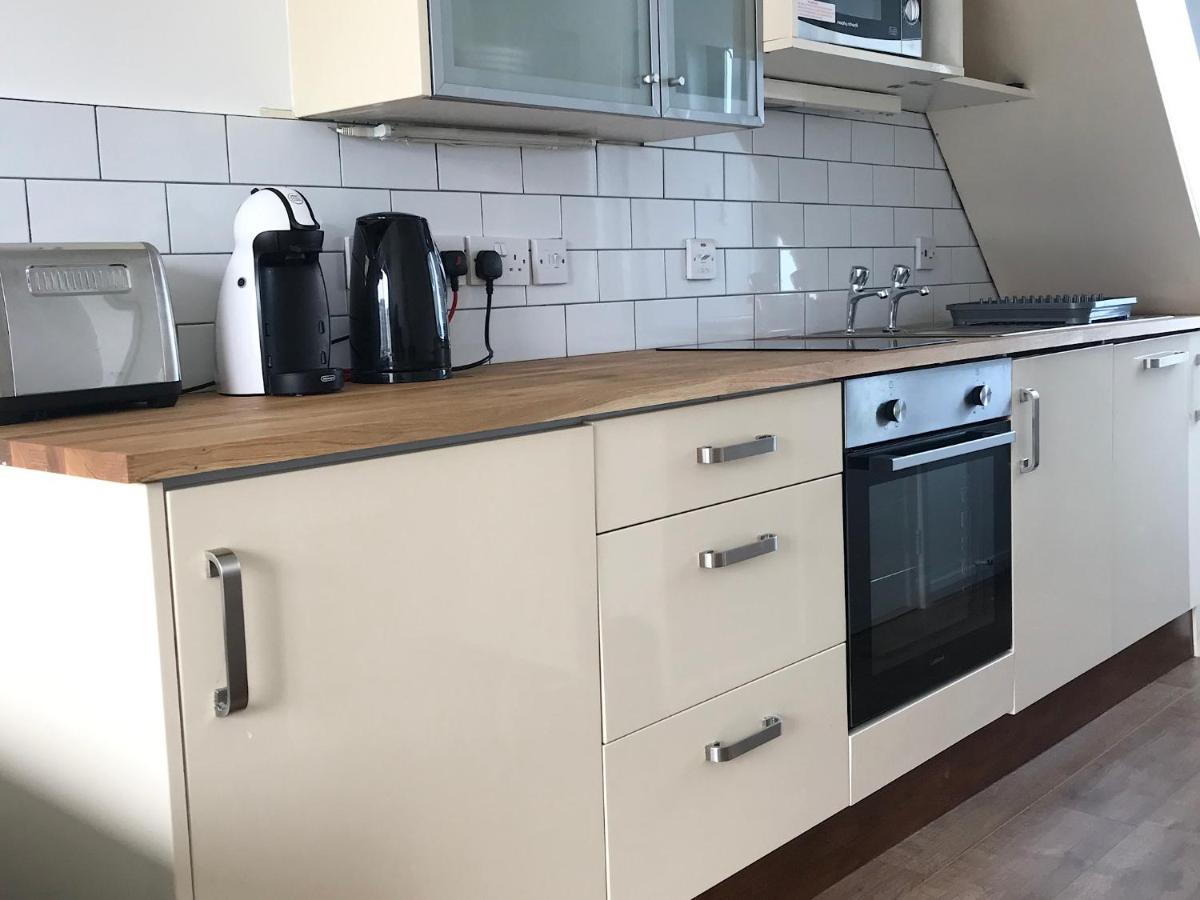 Brighton Marina Floating home - Housity