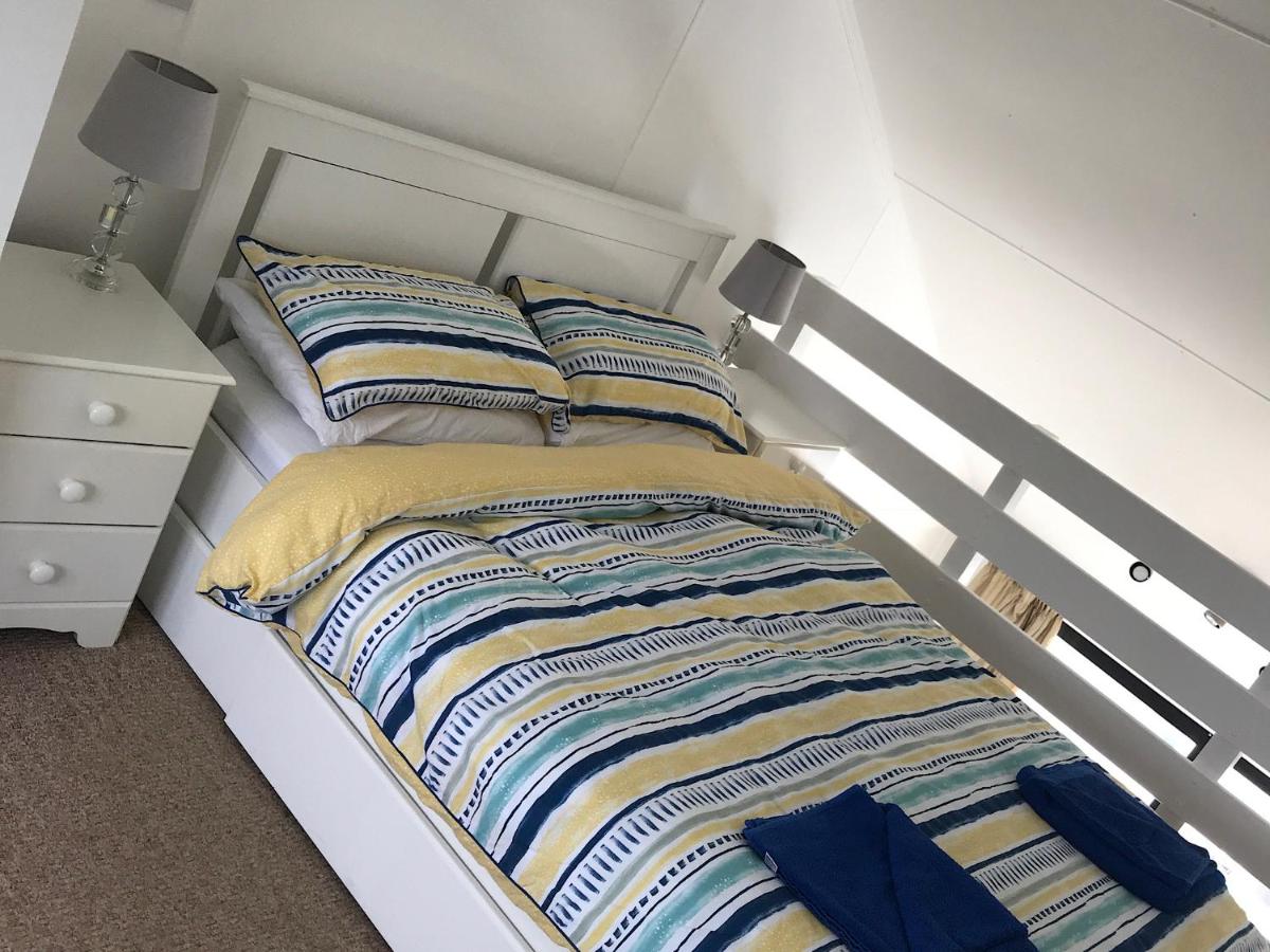 Brighton Marina Floating home - Housity