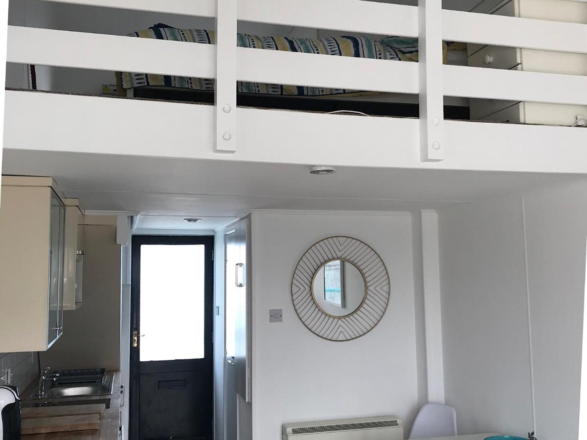 Brighton Marina Floating home - Housity
