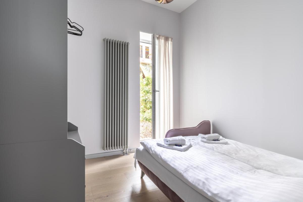 New Comfortable 2 Bedroom Cottage w/Big Terrace - Housity