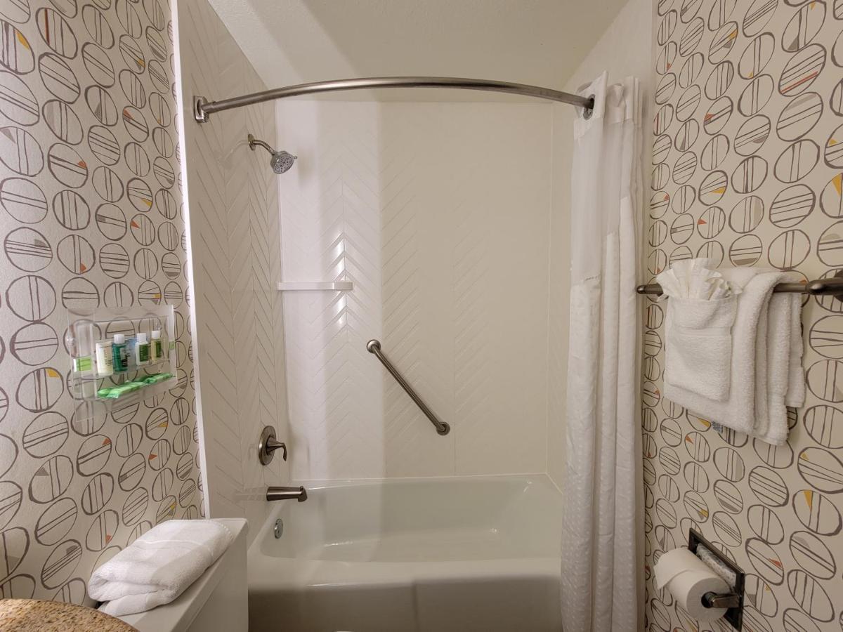 Holiday Inn Asheville East-Blue Ridge Pkwy, an IHG Hotel - Housity