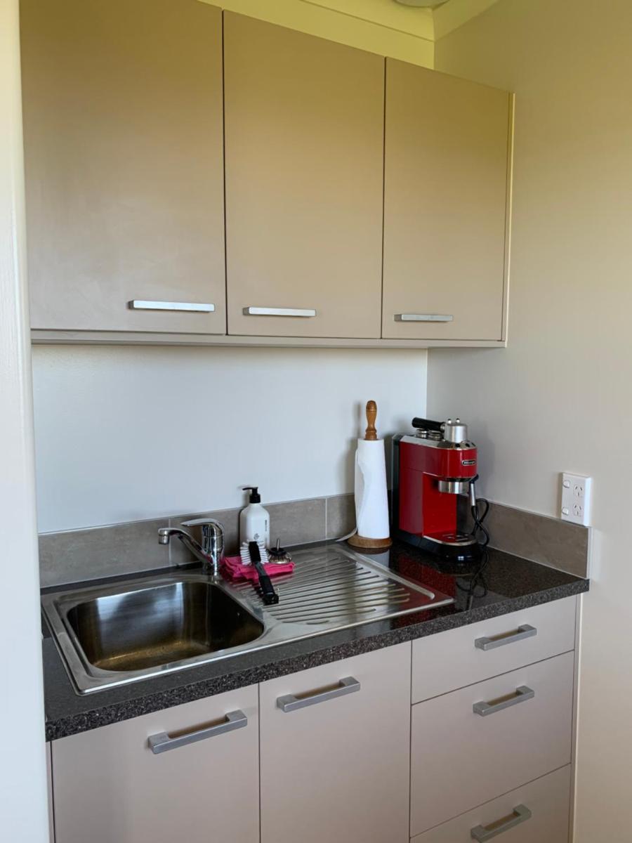 Views to unwind - self contained unit w/king bed - Housity