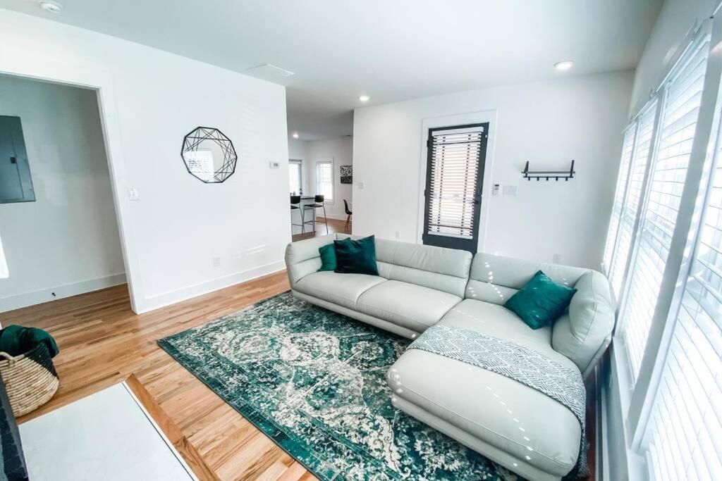 All New! King Bed! 3 Miles to Downtown! - Housity