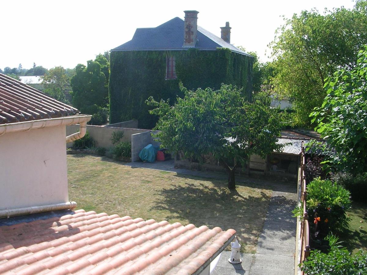 Recently renovated holiday house in the heart of a small French town - Housity