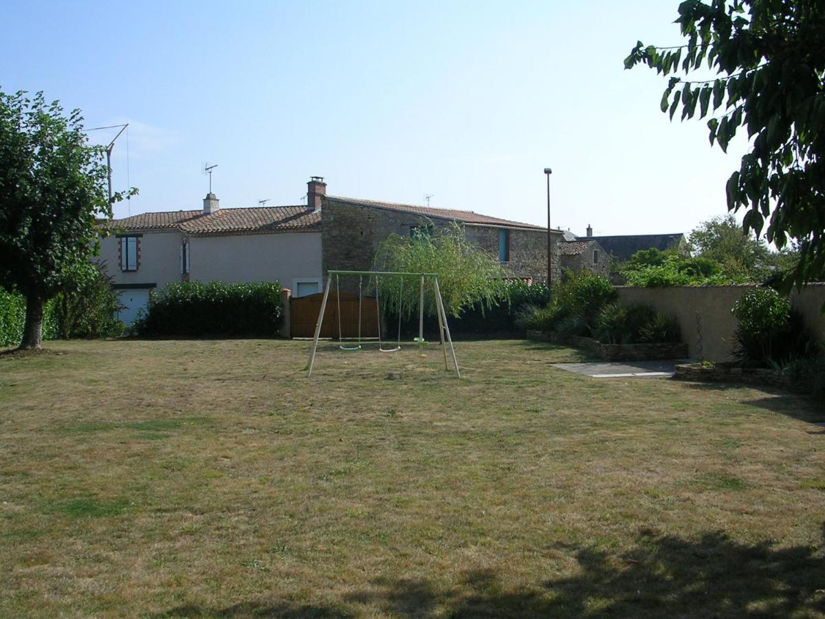 Recently renovated holiday house in the heart of a small French town - Housity