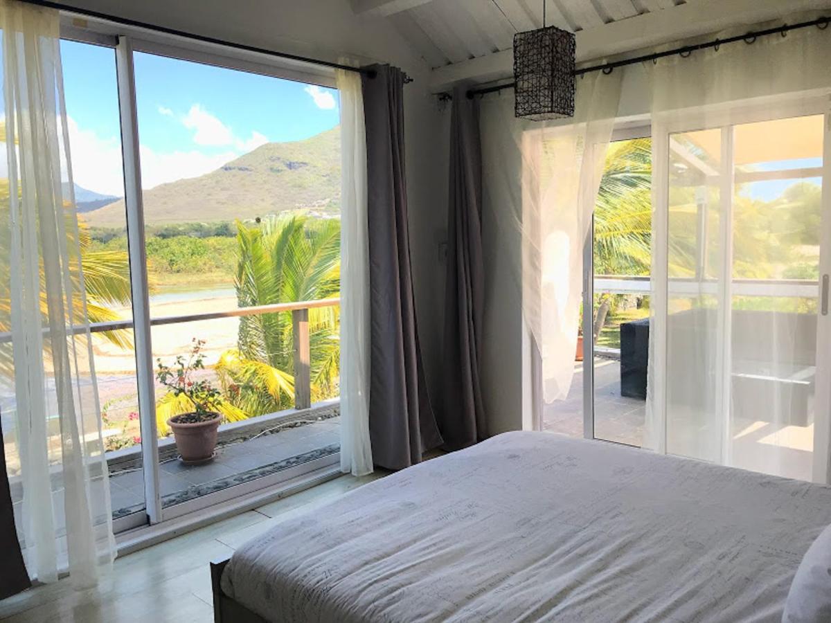 Lovely beach house in a very peaceful and upmarket area, we even throw in a car. - Housity