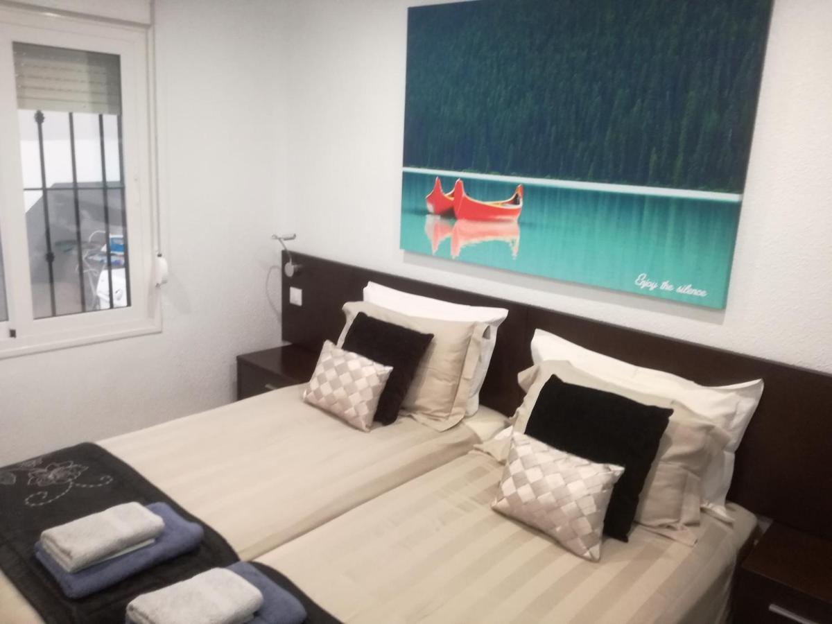 2 bedroom newly renovated bungalow close to bars & restaurants - Housity