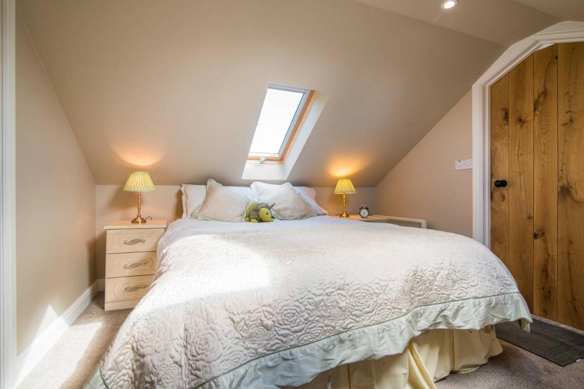 Picturesque Chester Abode With Free Wifi - Housity