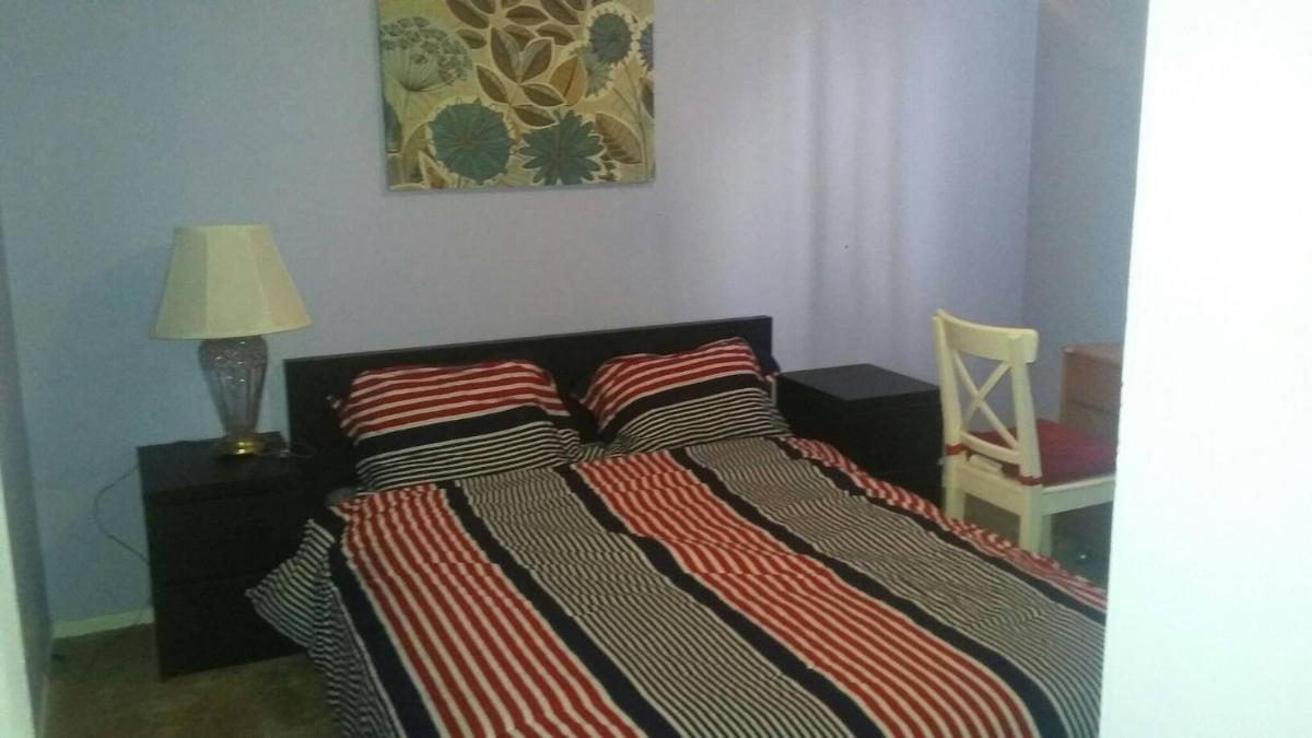 Room in Guest room - Big House Near 401-east And Pickering Town Centre - Housity