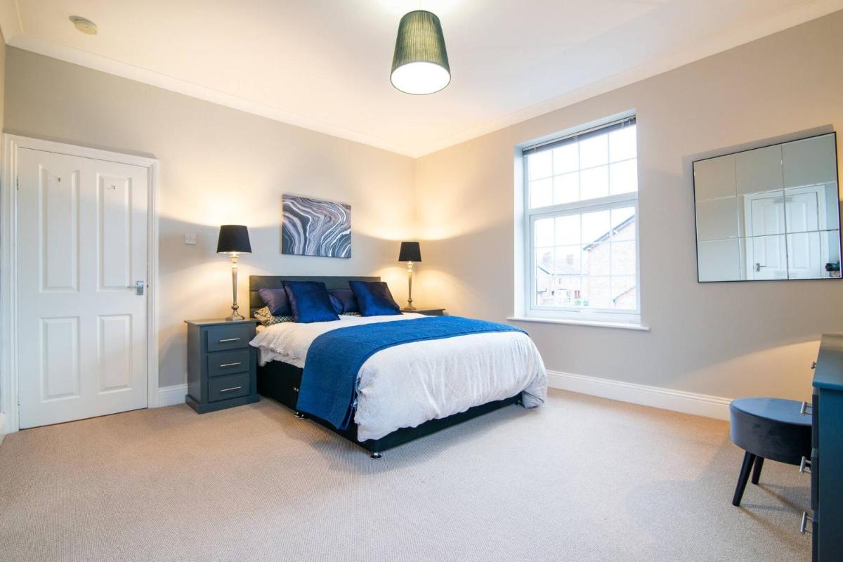 Modern Living 2 Bedroom Apartment South Wilmslow - Housity